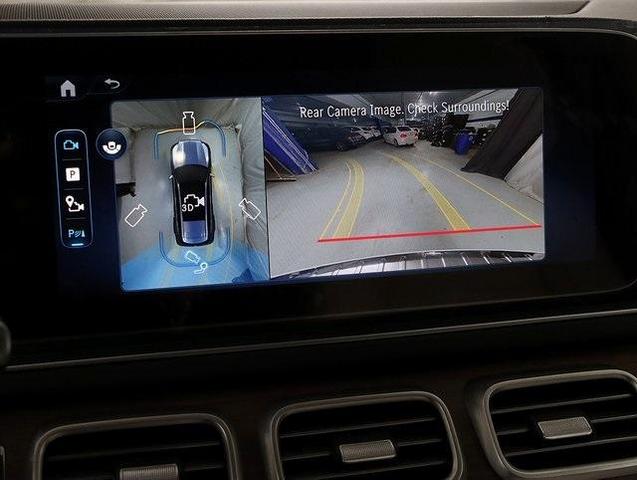 Photo of 2025 MANUFAKTUR Moonlight White Metallic Mercedes-Benz GLS 580