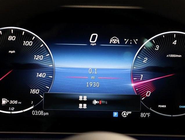 Photo of 2025 MANUFAKTUR Moonlight White Metallic Mercedes-Benz GLS 580