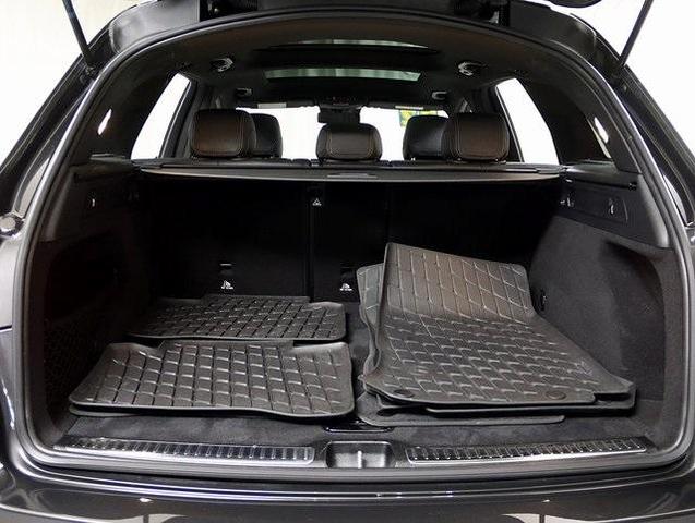 Photo of 2022 Graphite Gray Metallic Mercedes-Benz GLC 300
