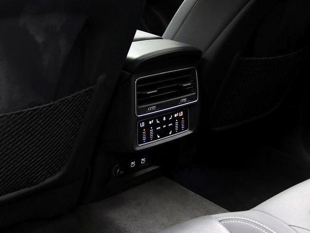 Photo of 2021 Glacier White Metallic Audi Q8