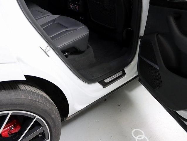 Photo of 2021 Glacier White Metallic Audi Q8