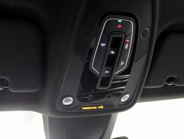 Photo of 2021 Glacier White Metallic Audi Q8