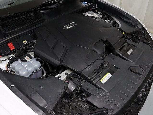 Photo of 2021 Glacier White Metallic Audi Q8