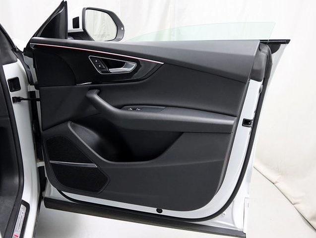 Photo of 2021 Glacier White Metallic Audi Q8