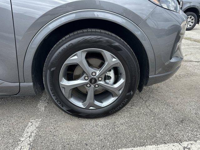 Photo of 2024 Carbonized Gray Metallic Ford Escape