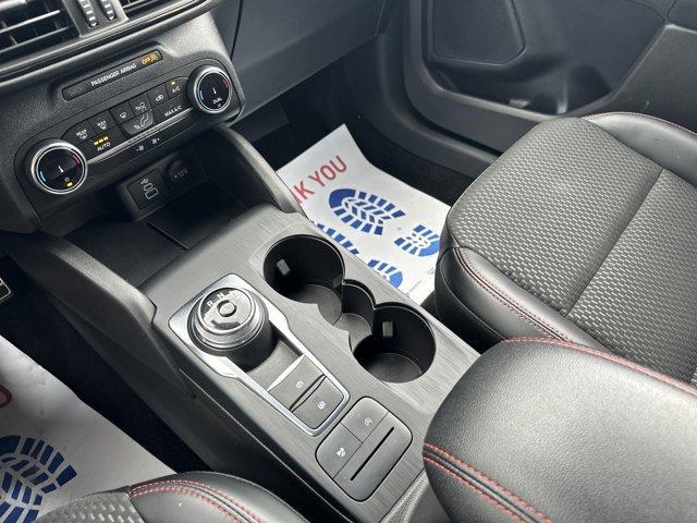 Photo of 2024 Carbonized Gray Metallic Ford Escape