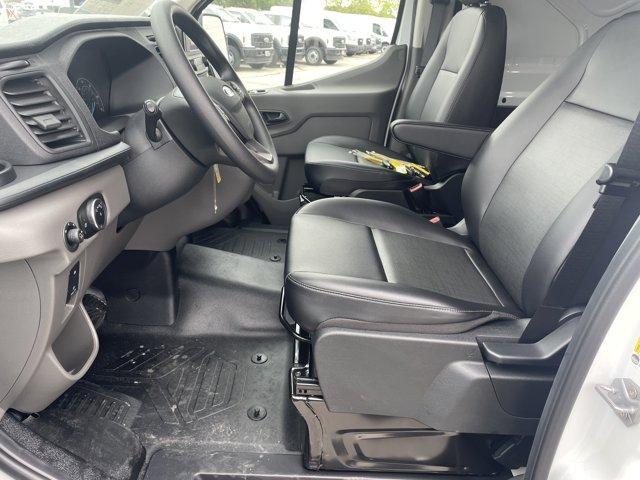 Photo of 2025 Oxford White Ford Transit-250