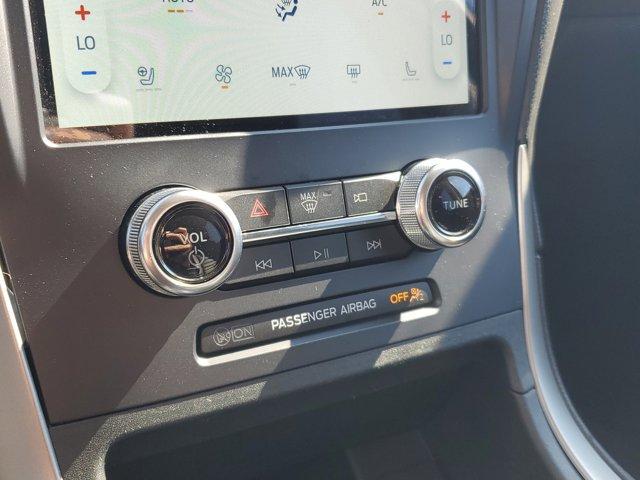 Photo of 2022 Agate Black Metallic Ford Edge