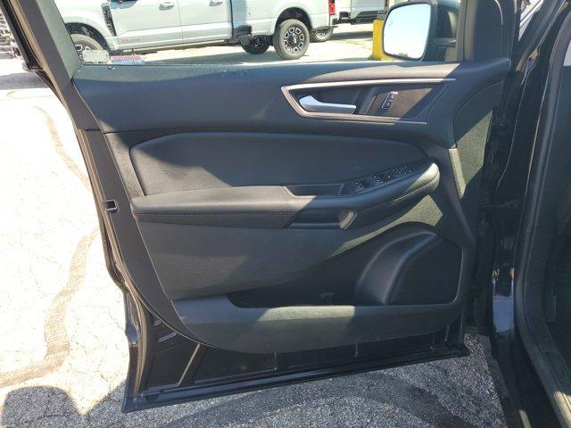 Photo of 2022 Agate Black Metallic Ford Edge