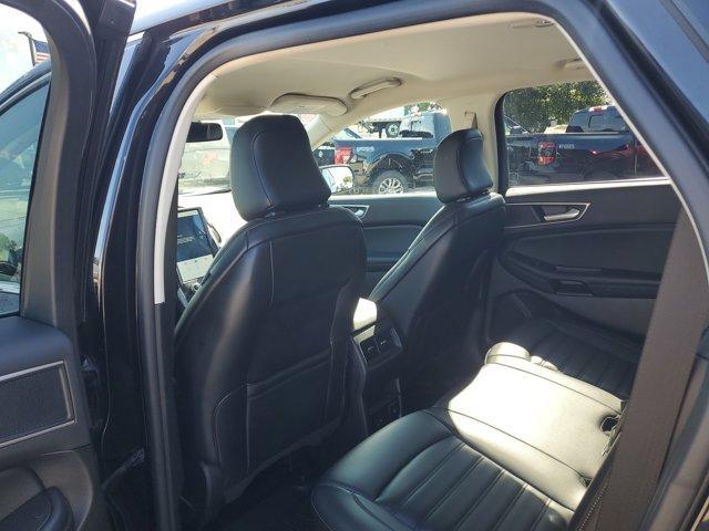 Photo of 2022 Agate Black Metallic Ford Edge