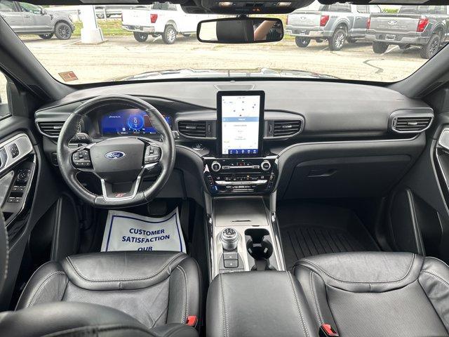 Photo of 2021 Agate Black Metallic Ford Explorer