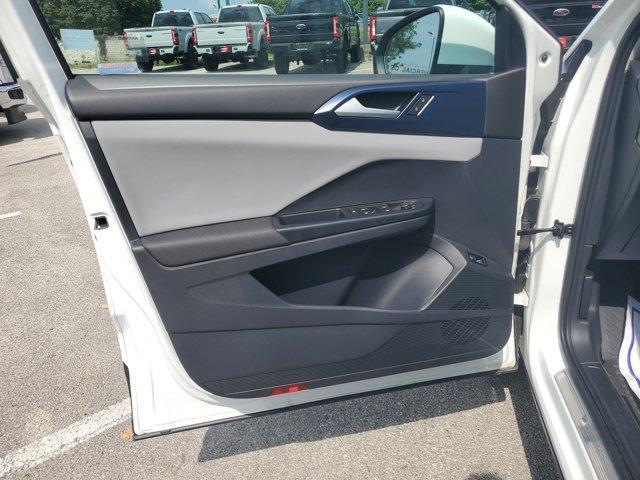 Photo of 2023 Pure White Volkswagen Taos