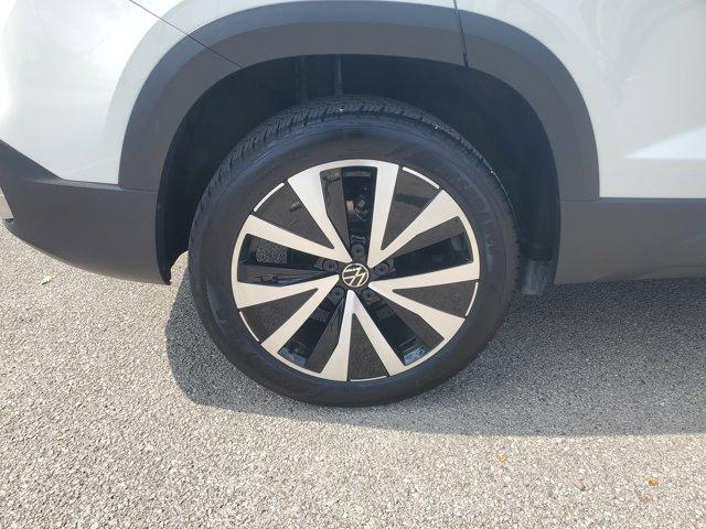 Photo of 2023 Pure White Volkswagen Taos