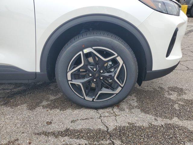 Photo of 2026 Star White Ford Escape