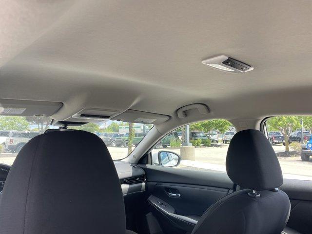 Photo of 2022 Cloud White Nissan Sentra