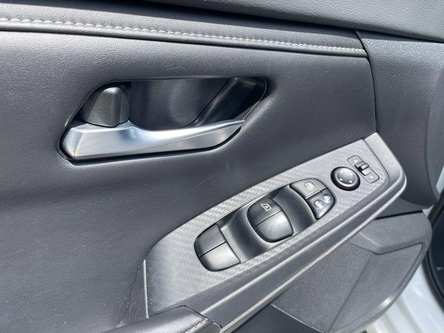 Photo of 2022 Cloud White Nissan Sentra