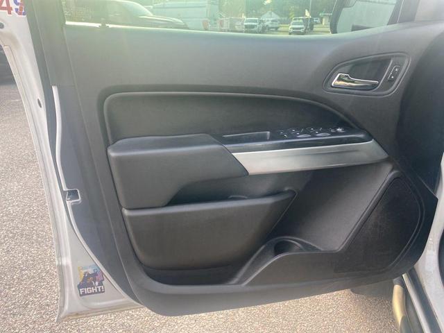 Photo of 2019 Summit White Chevrolet Colorado
