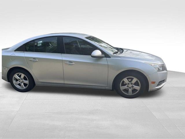 Photo of 2014 Silver Ice Metallic Chevrolet Cruze