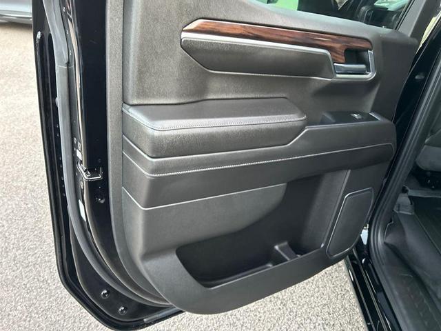 Photo of 2022 Onyx Black GMC Sierra 1500