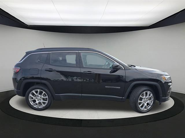 Photo of 2022 Diamond Black Jeep Compass