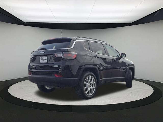Photo of 2022 Diamond Black Jeep Compass