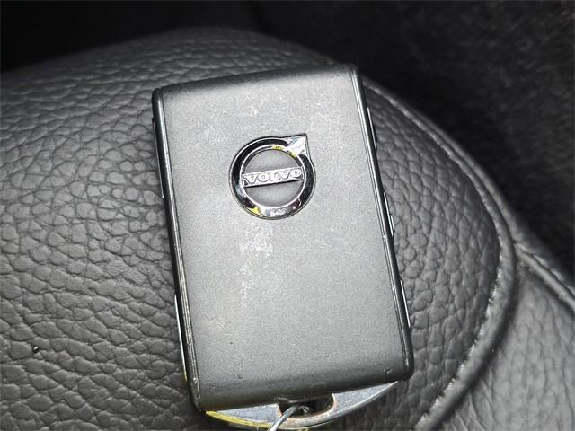 Photo of 2018 Gray Metallic Volvo XC60