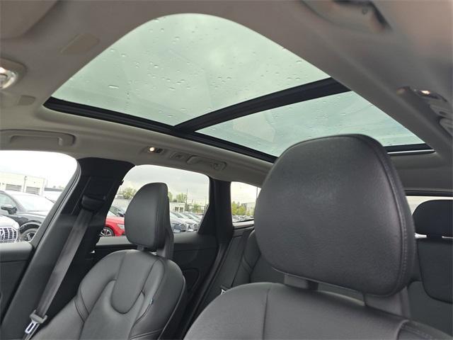 Photo of 2018 Gray Metallic Volvo XC60