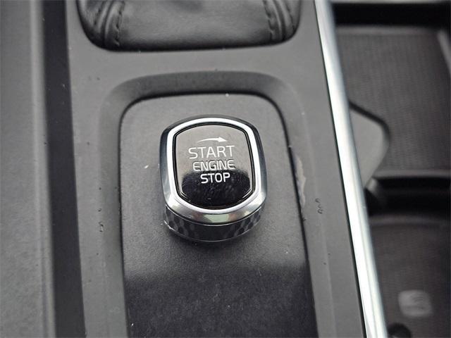 Photo of 2018 Gray Metallic Volvo XC60