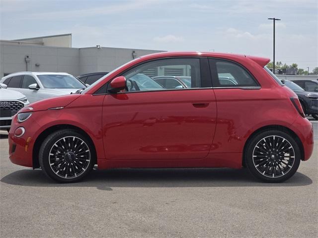 Photo of 2024 Red FIAT 500e
