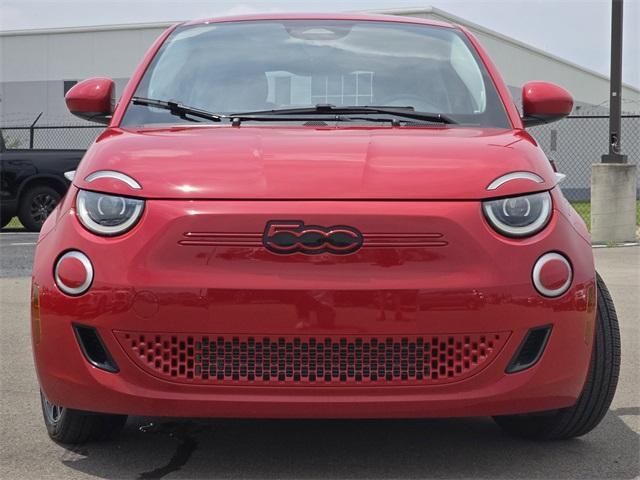 Photo of 2024 Red FIAT 500e