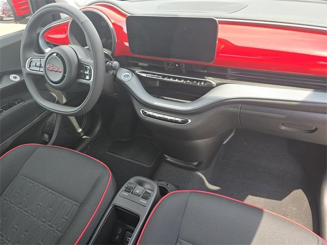 Photo of 2024 Red FIAT 500e