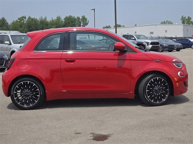 Photo of 2024 Red FIAT 500e