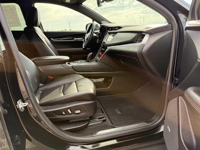 Photo of 2025 Stellar Black Metallic Cadillac XT5