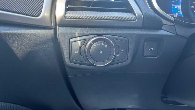 Photo of 2019 White Gold Metallic Ford Fusion