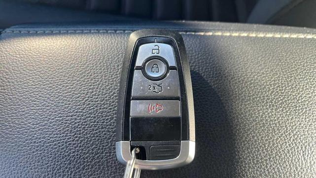Photo of 2019 White Gold Metallic Ford Fusion