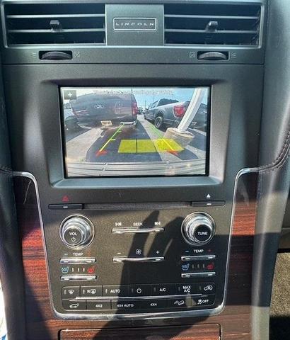 Photo of 2017 White Platinum Lincoln Navigator