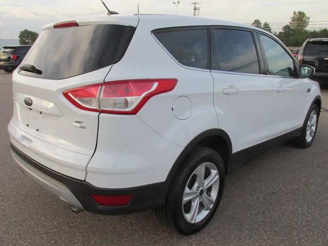 Photo of 2015 White Ford Escape