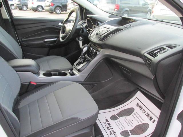Photo of 2015 White Ford Escape
