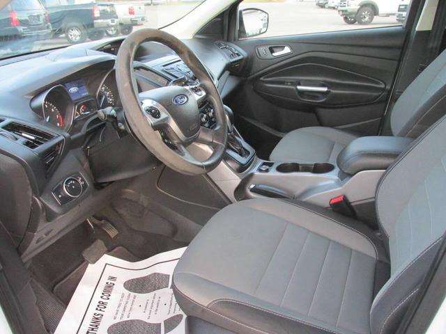 Photo of 2015 White Ford Escape
