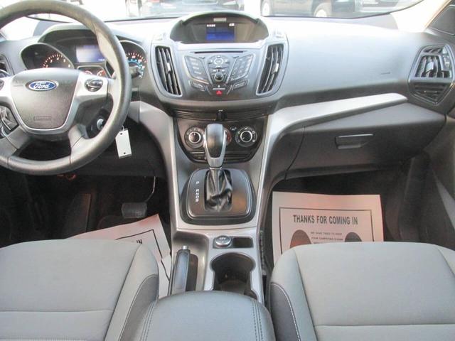 Photo of 2015 White Ford Escape