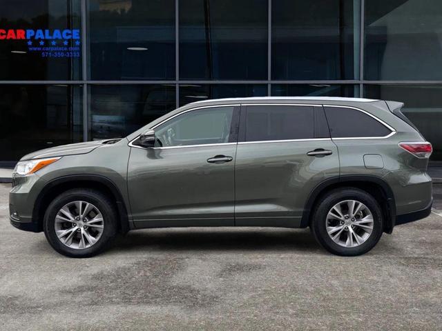 Photo of 2015 Alumina Jade Metallic Toyota Highlander
