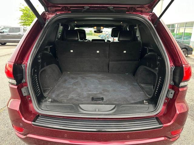 Photo of 2018 Burgundy Jeep Grand Cherokee