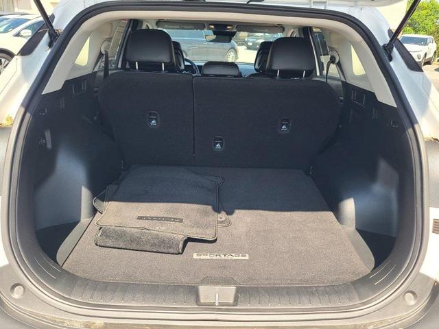 Photo of 2024 Glacial White Pearl Kia Sportage
