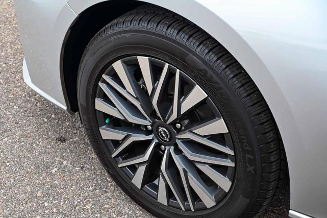 Photo of 2023 Brilliant Silver Metallic Nissan Altima
