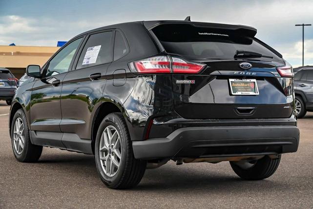 Photo of 2022 Agate Black Metallic Ford Edge