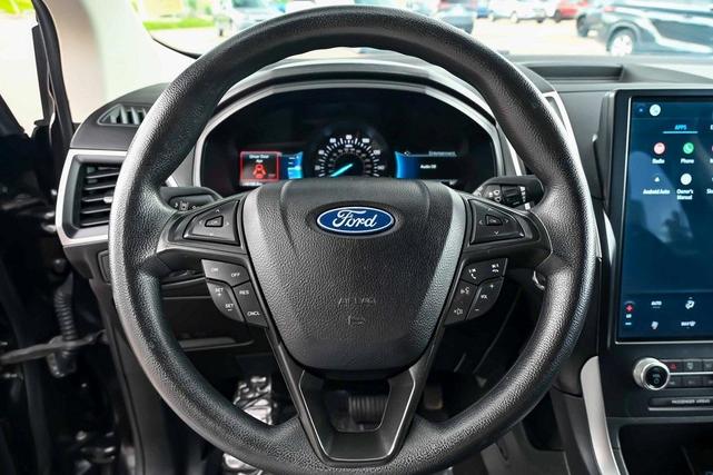 Photo of 2022 Agate Black Metallic Ford Edge