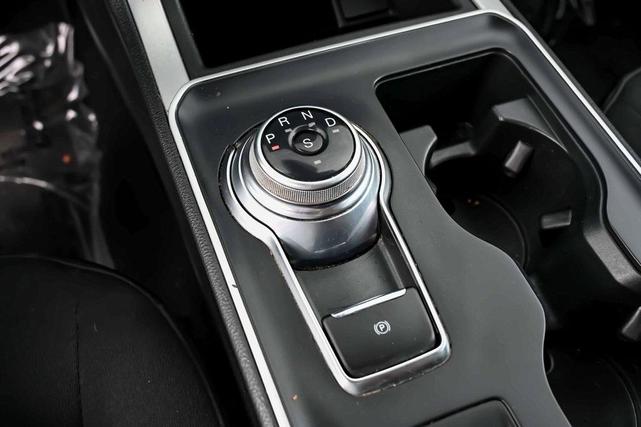 Photo of 2022 Agate Black Metallic Ford Edge