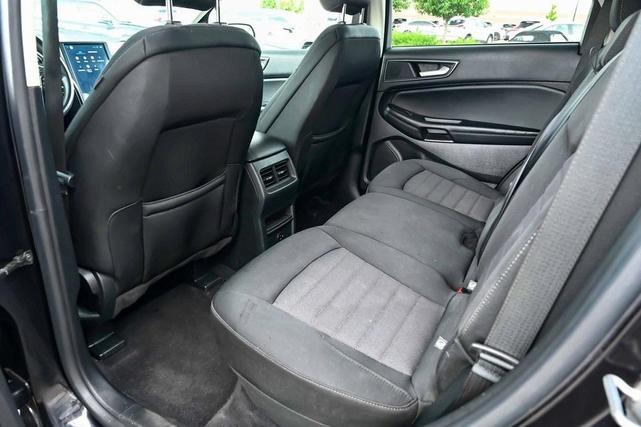 Photo of 2022 Agate Black Metallic Ford Edge