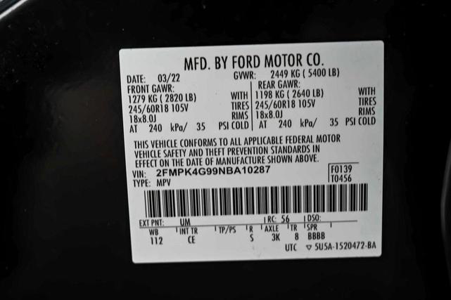 Photo of 2022 Agate Black Metallic Ford Edge