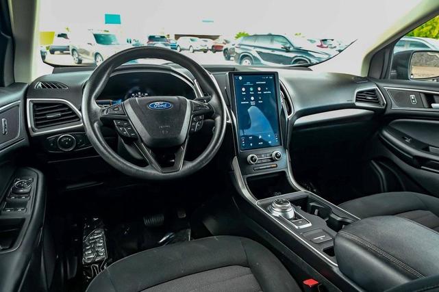 Photo of 2022 Agate Black Metallic Ford Edge